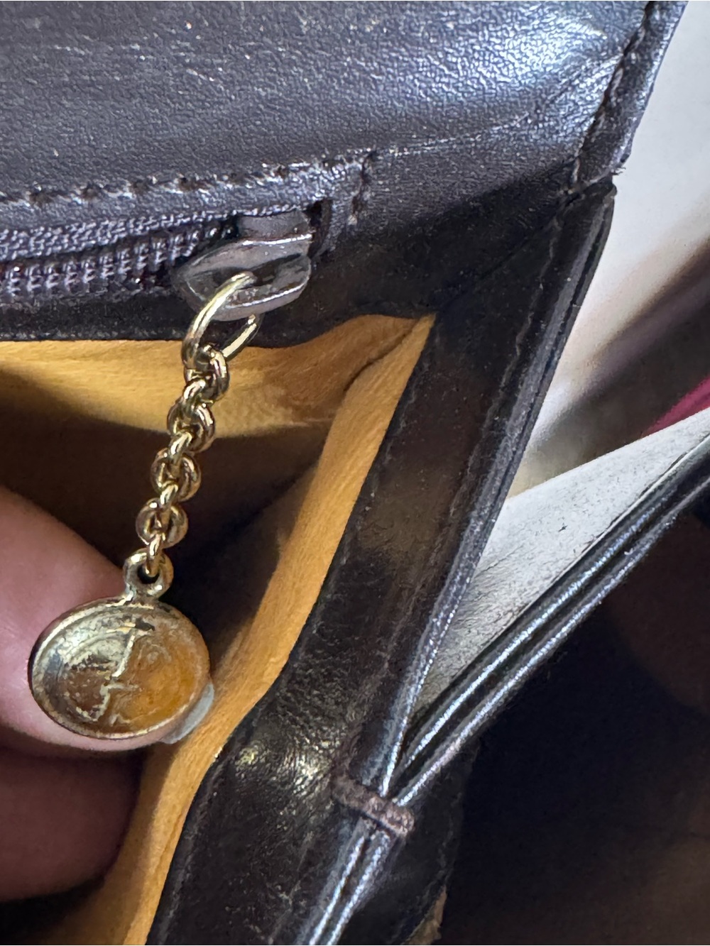 Gucci Vintage Brown Leather Shoulder Bag with Tan Interior - Picture 12 of 16